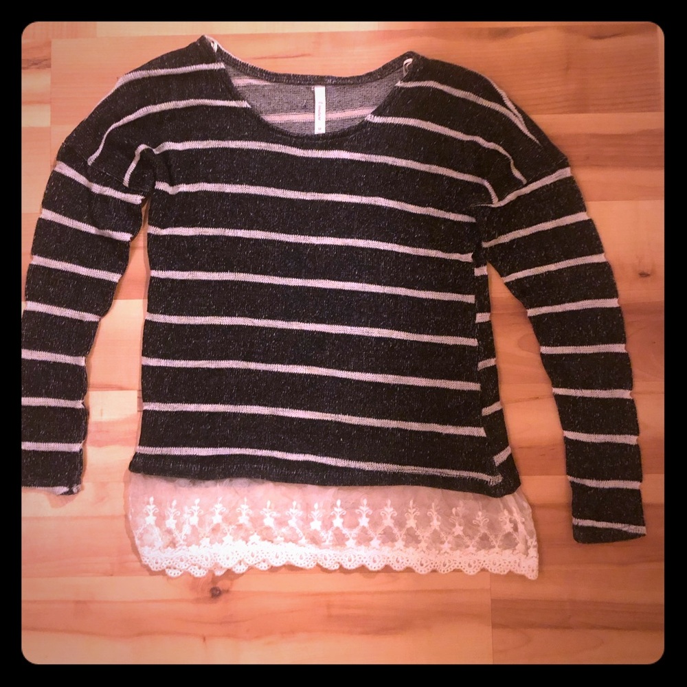 Long sleeve shirt with ruffle